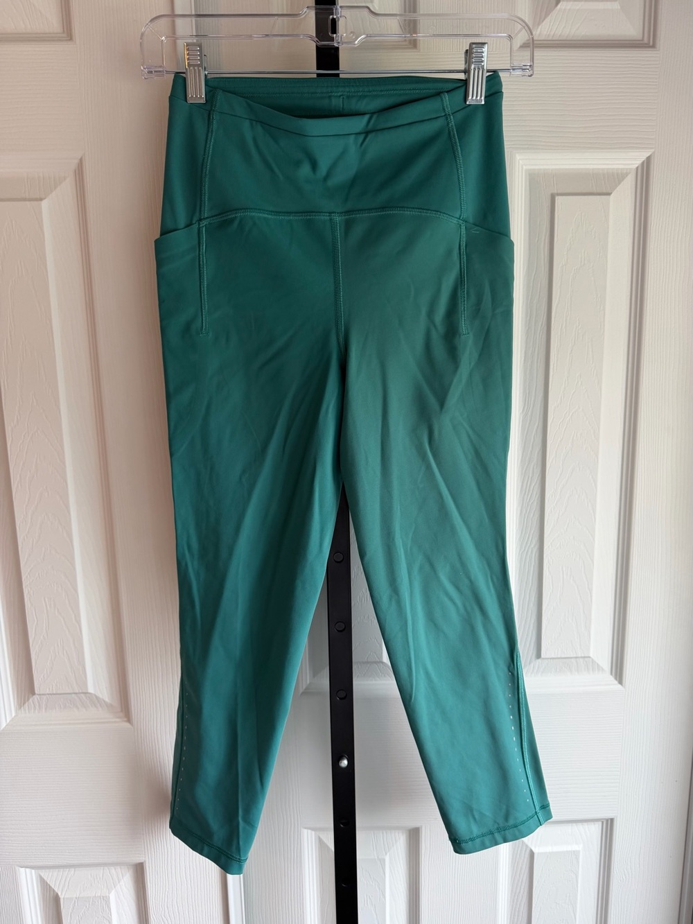 Lululemon Cropped Leggings Swift High Rise 
Women’s Size: 4